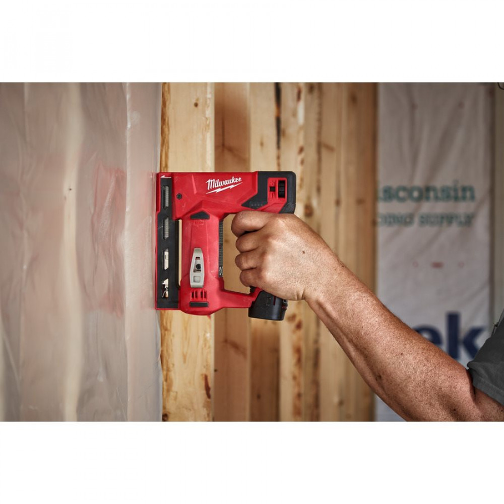 Степлер скобозабивний акумуляторний MILWAUKEE M12 BST-202X (4933459635)