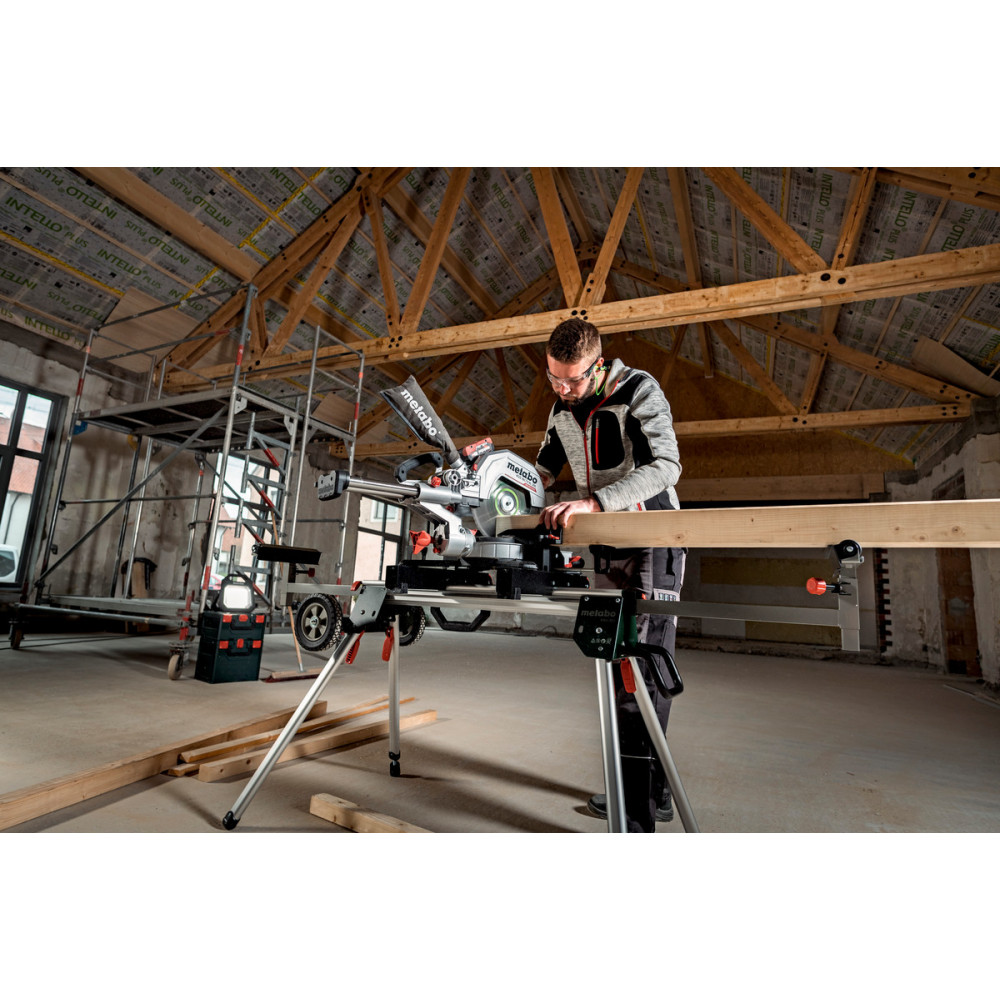 Акумуляторна пила торцювальна Metabo KGS 18 LTX BL 305 (614305850)