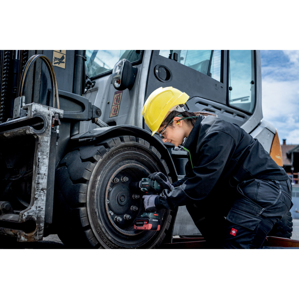 Аккумуляторный ударный гайковерт Metabo SSW 18 LTX 800 BL (602403650)