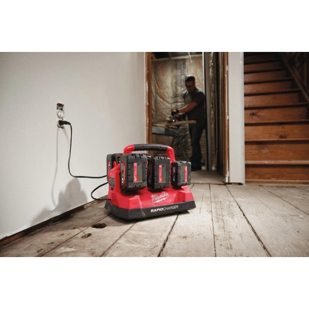 Зарядное устройство MILWAUKEE PACKOUT M18 PC6 EU (на 6 акк.) (4932480162)