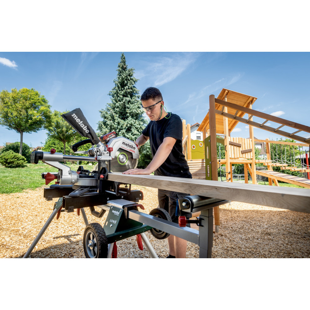 Акумуляторна пила торцювальна Metabo KGS 18 LTX BL 305 (614305850)