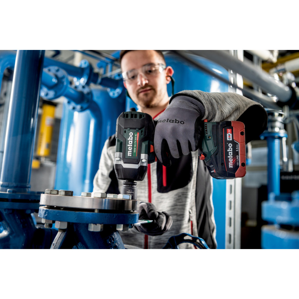 Аккумуляторный ударный гайковерт Metabo SSW 18 LTX 800 BL (602403650)