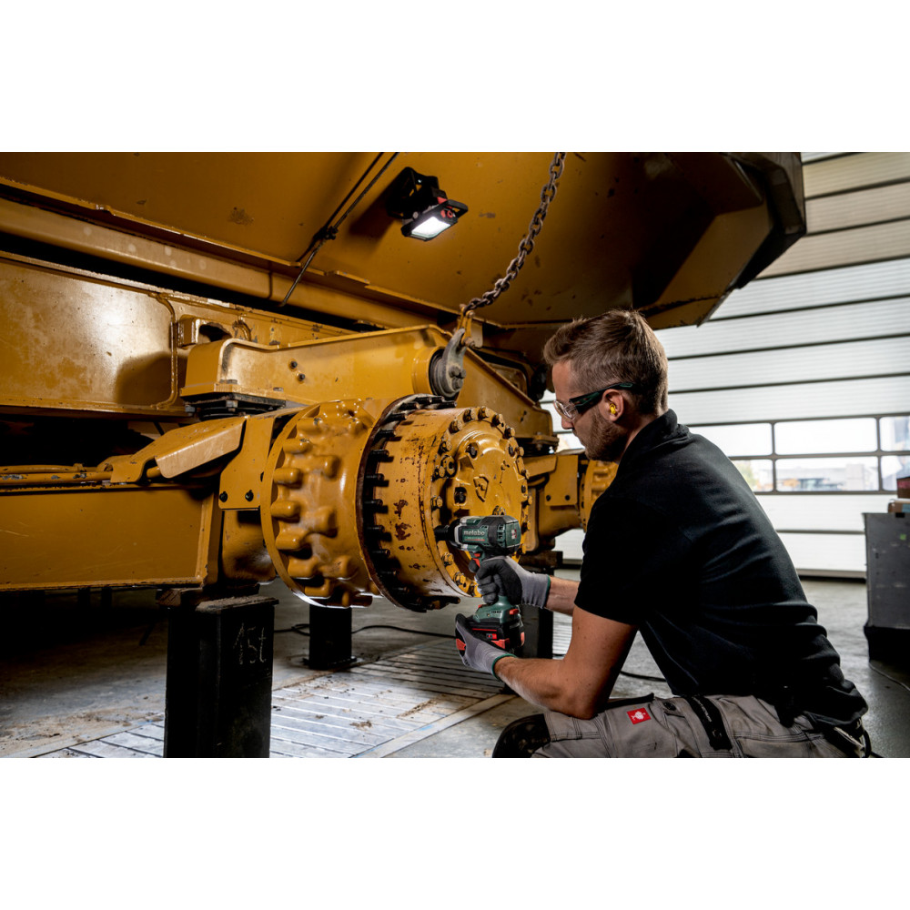 Аккумуляторный ударный гайковерт Metabo SSW 18 LTX 800 BL (602403660)