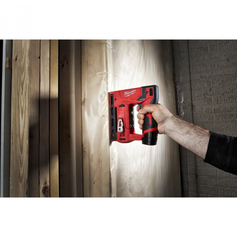 Степлер скобозабивний акумуляторний MILWAUKEE M12 BST-202X (4933459635)