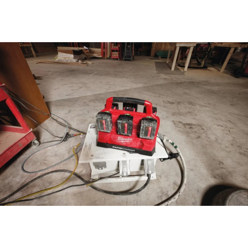 Зарядное устройство MILWAUKEE PACKOUT M18 PC6 EU (на 6 акк.) (4932480162)