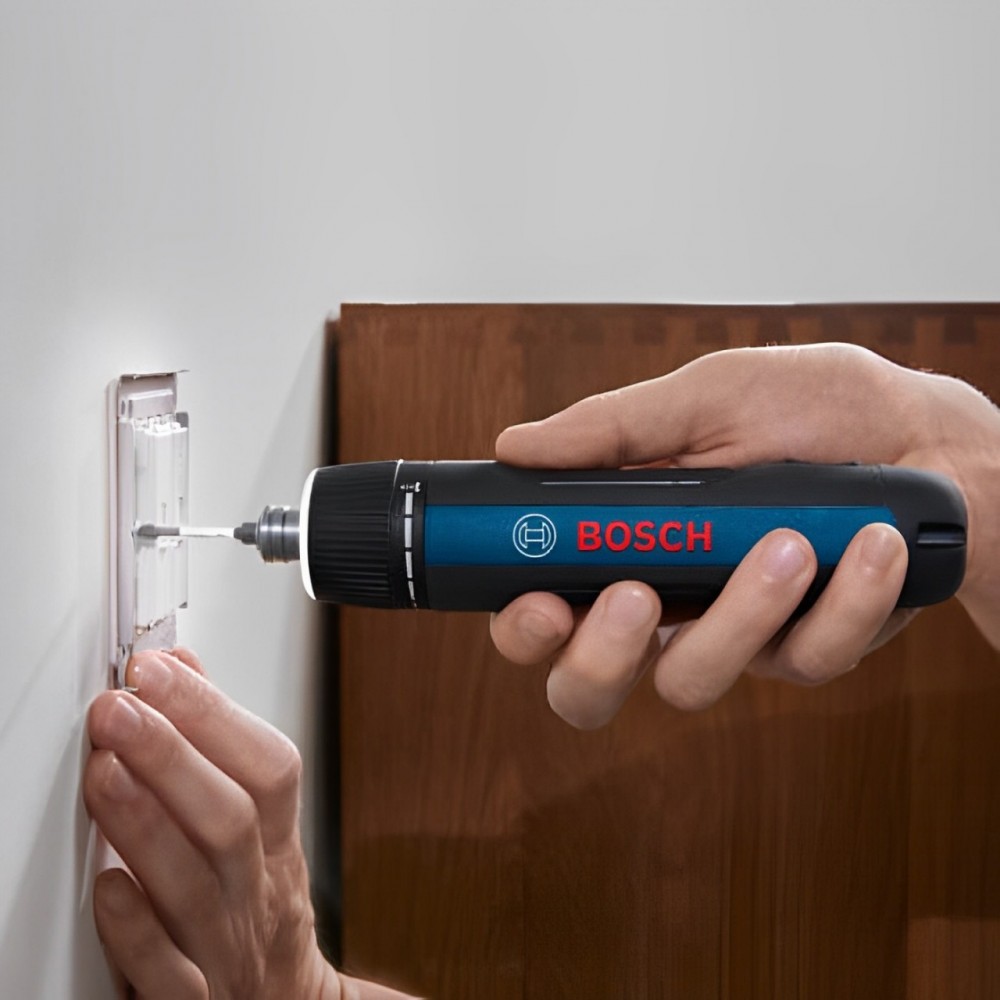 Акумуляторна викрутка Bosch Professional GO 3 у кейсі з набором насадок (06019H2201)