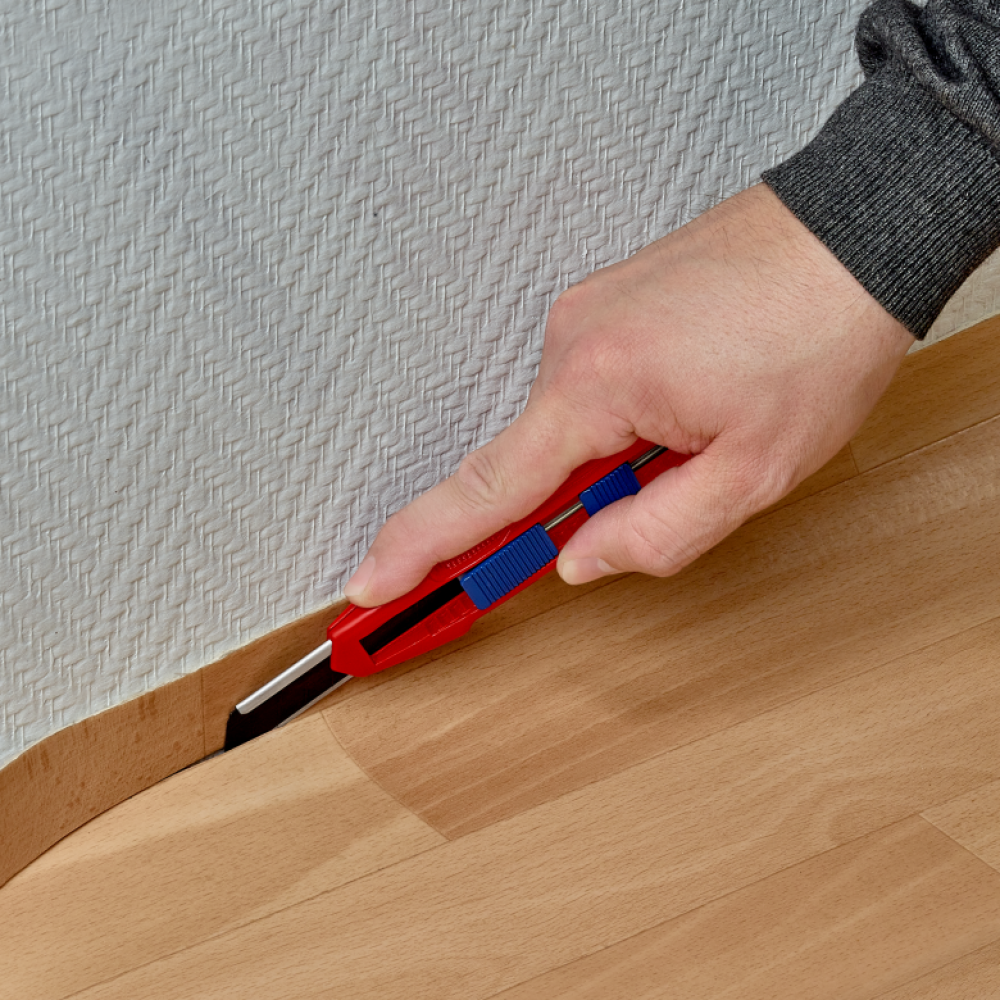 Нож универсальный Knipex CutiX, 18 мм (90 10 165 BK)